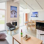 4 Star In Friedrichkoog *